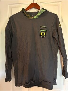 Nike Men's Gray Long-Sleeve Hooded Shirt with Green Accents